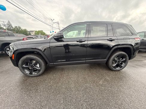 New 2026 Jeep Grand Cherokee Limited w/ Limited Altitude Package AWD/4WD image 2