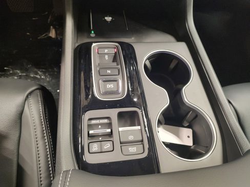 New 2025 Honda Pilot Touring image 8