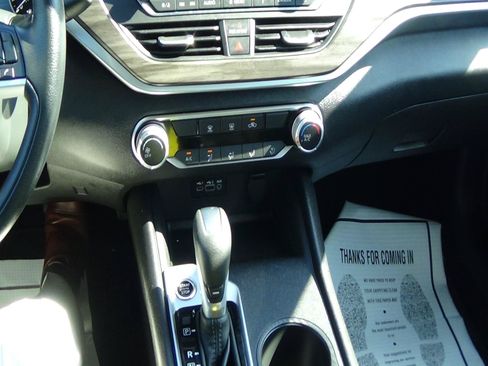 Used 2025 Nissan Altima 2.5 SV FWD image 24