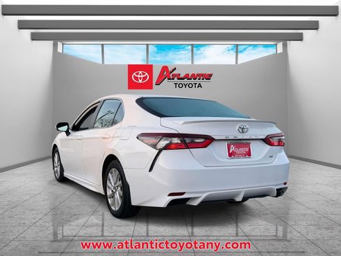 Used 2023 Toyota Camry SE image 4