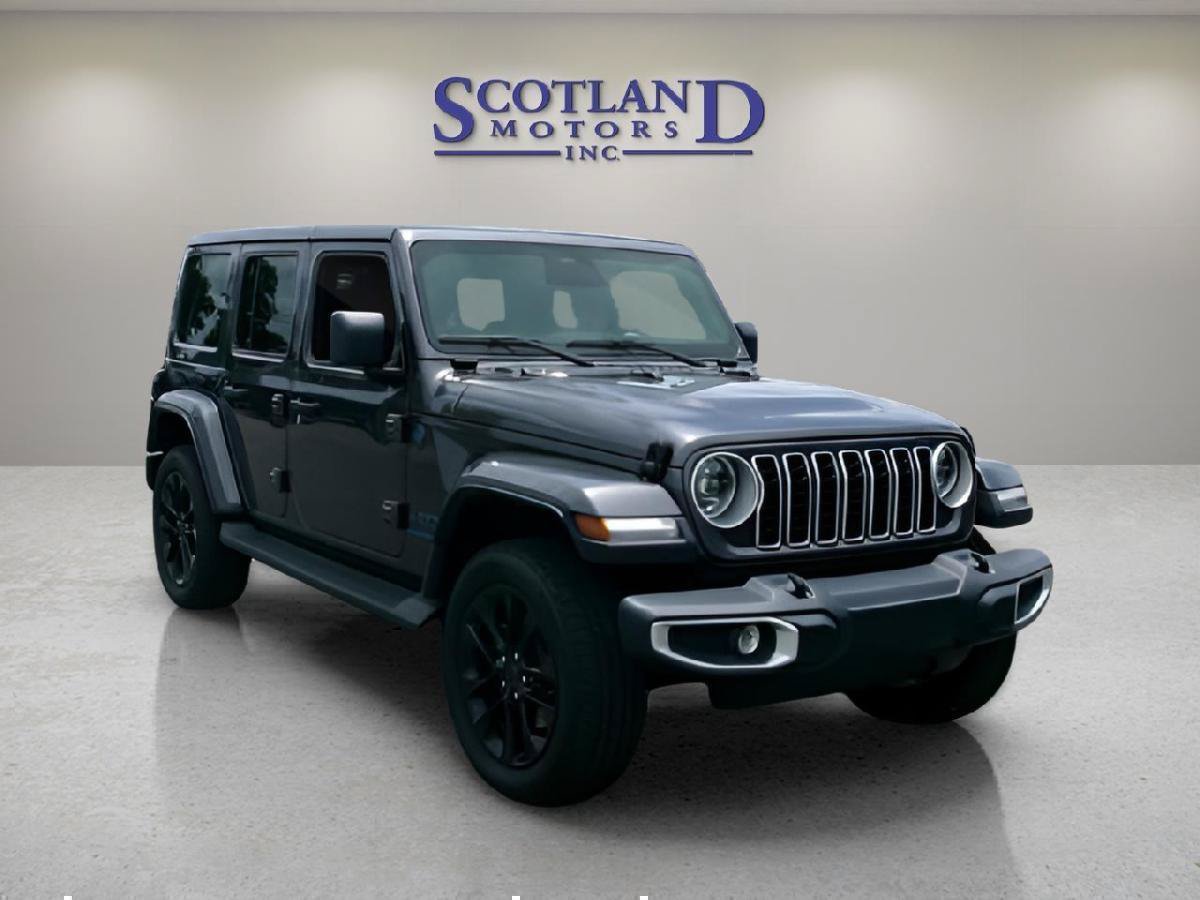 Used 2025 Jeep Wrangler Unlimited Sahara AWD/4WD image 4