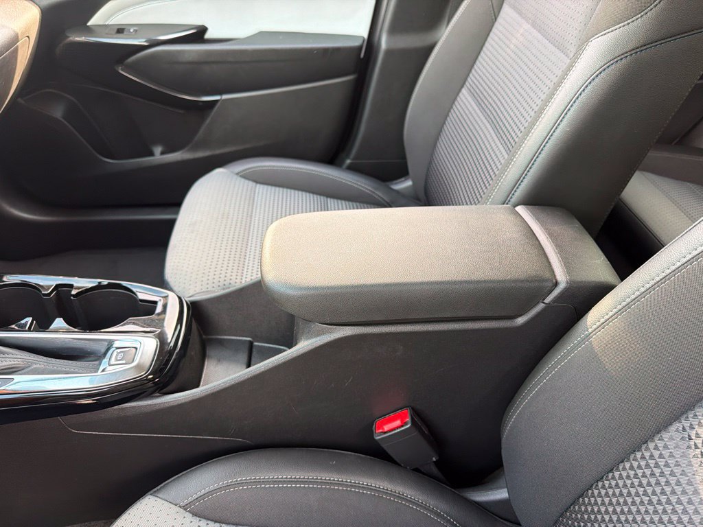 Used 2025 Chevrolet Trax LT FWD image 13