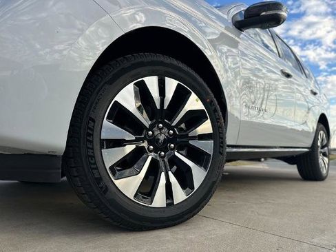 New 2025 Ford Expedition Platinum w/ Driver's Package image 25