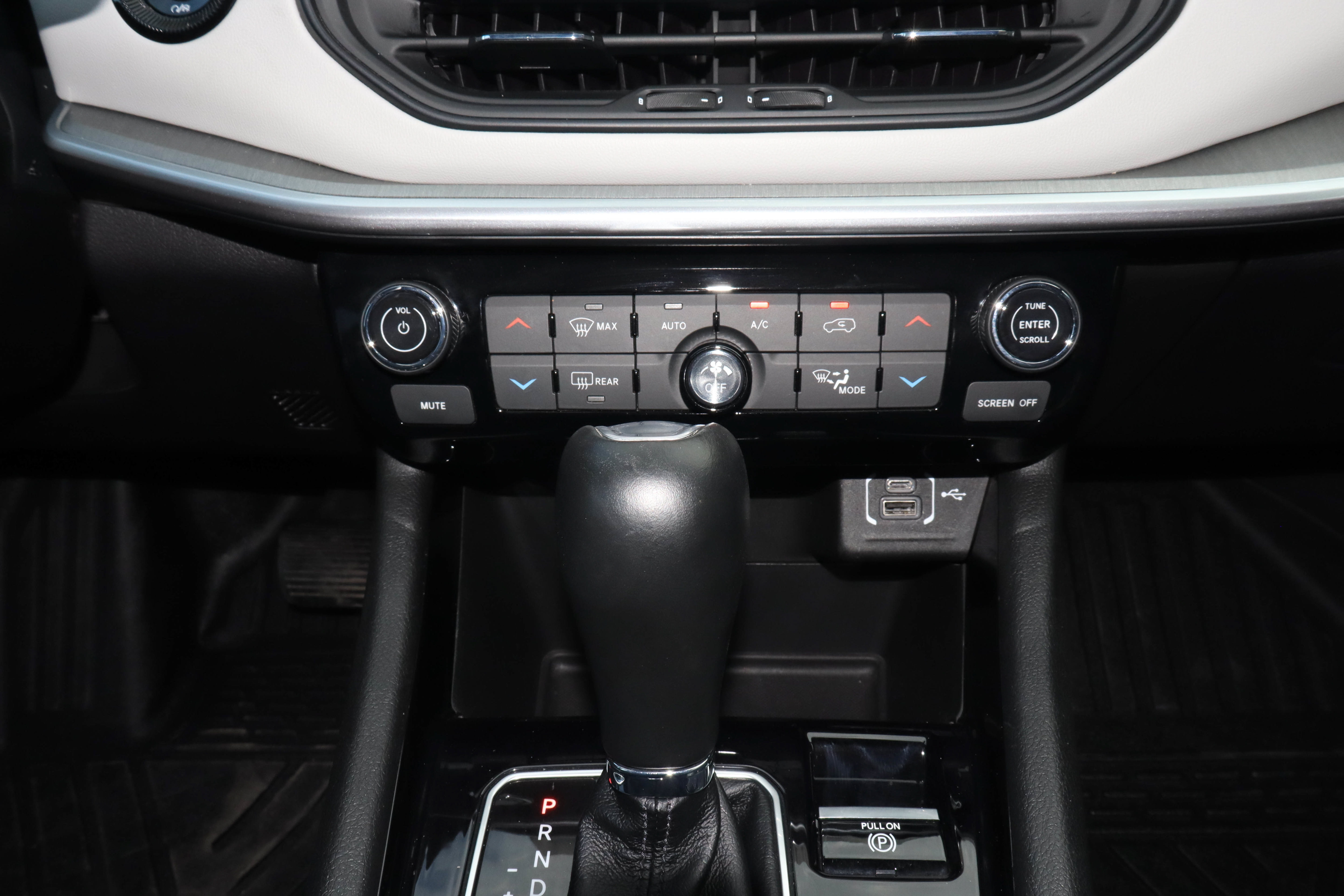 Used 2025 Jeep Compass Limited AWD/4WD image 11
