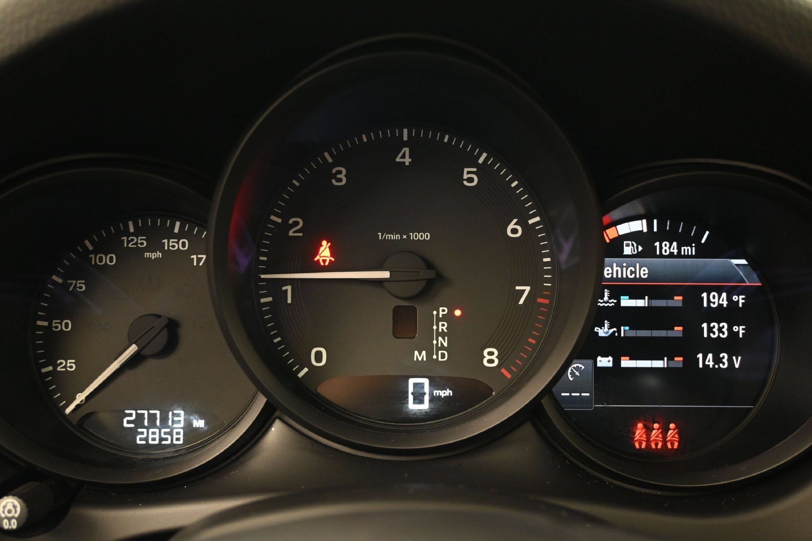 Certified 2025 Porsche Macan AWD/4WD image 23