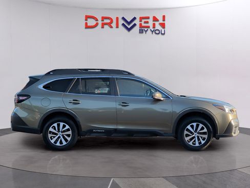 Used 2022 Subaru Outback Premium image 6