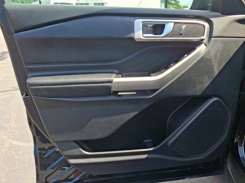 Used 2022 Ford Explorer XLT w/ Equipment Group 202A AWD/4WD image 13