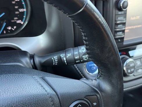 Used 2018 Toyota RAV4 Limited AWD/4WD image 28