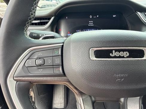 Used 2023 Jeep Grand Cherokee L Limited AWD/4WD image 37