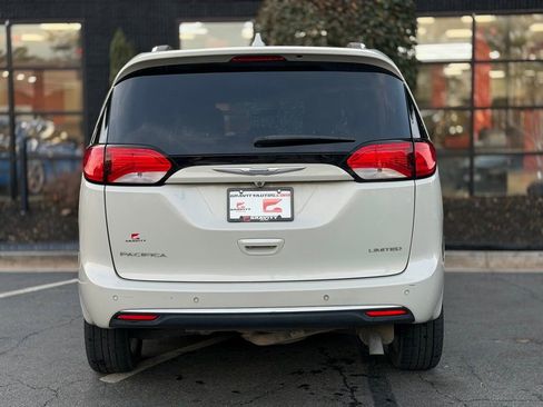 Used 2017 Chrysler Pacifica Limited w/ Advanced Safetytec Group image 14