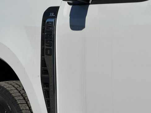 New 2026 Ford F250 XL w/ XL Chrome Package image 23