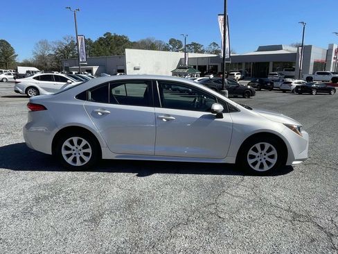 Used 2024 Toyota Corolla LE image 2