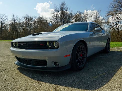 Used 2022 Dodge Challenger R/T Scat Pack w/ Driver Convenience Group image 6
