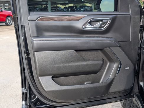 Used 2022 Chevrolet Suburban Z71 AWD/4WD image 15