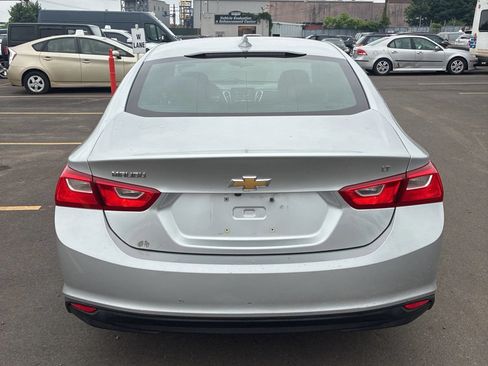 Used 2017 Chevrolet Malibu LT FWD image 4