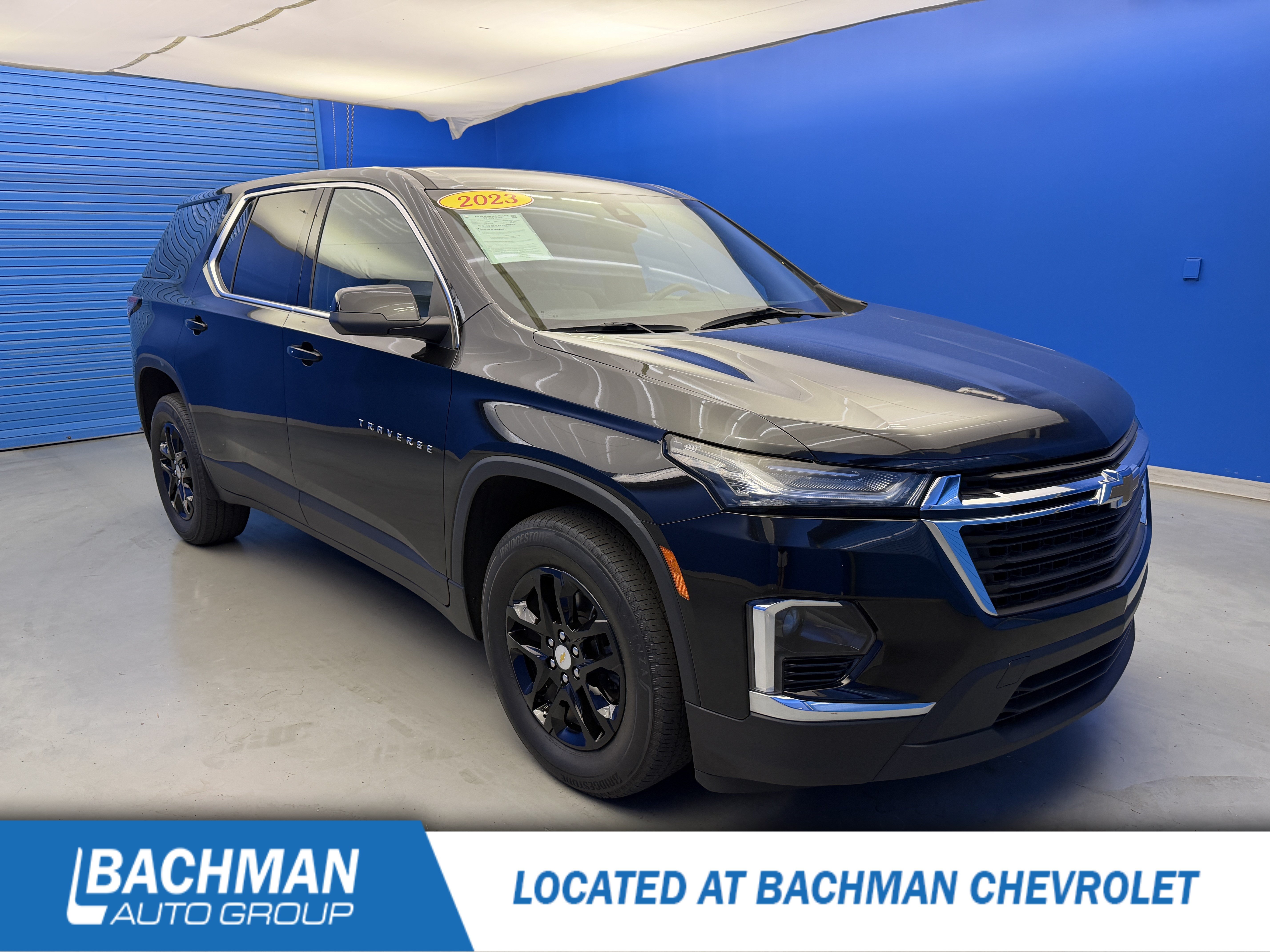 Used 2023 Chevrolet Traverse LS FWD image 1