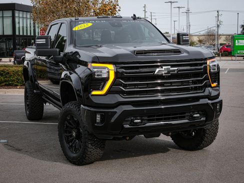 Used 2025 Chevrolet Silverado 2500 High Country w/ High Country Premium Package image 2