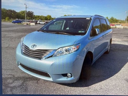 Used 2017 Toyota Sienna XLE w/ XLE Navigation Package FWD image 21