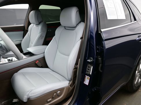 Certified 2026 Genesis GV70 2.5T Advanced image 12