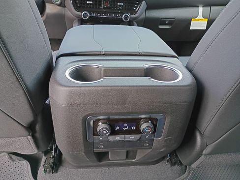 New 2026 Chevrolet Suburban LT image 26