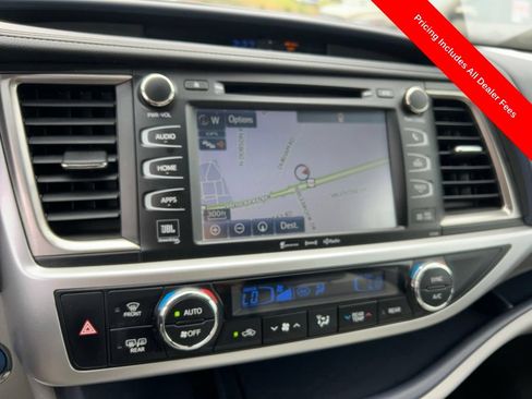 Used 2017 Toyota Highlander Limited AWD/4WD image 14