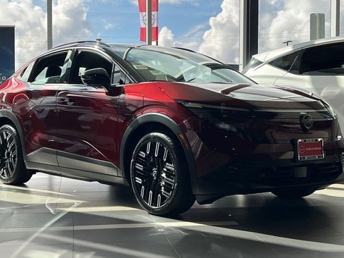 New 2026 Nissan Leaf Platinum+ w/ Cargo Package (Platinum+) image 1