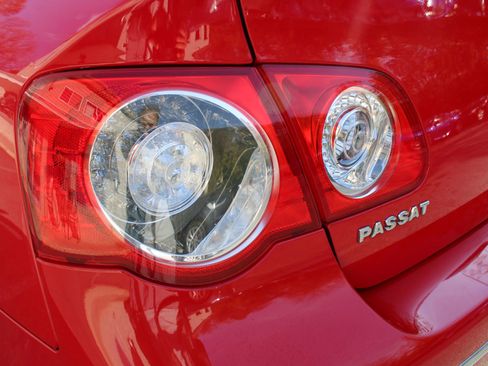 Used 2008 Volkswagen Passat Lux image 32