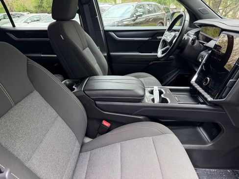 Used 2025 GMC Acadia Elevation image 10