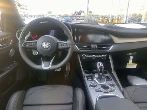 Used 2025 Alfa Romeo Giulia AWD image 10