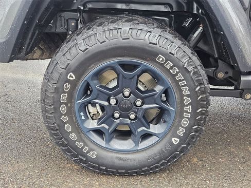 Certified 2023 Jeep Gladiator Willys image 9