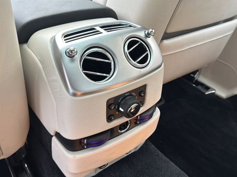 Used 2013 Rolls-Royce Ghost RWD image 28