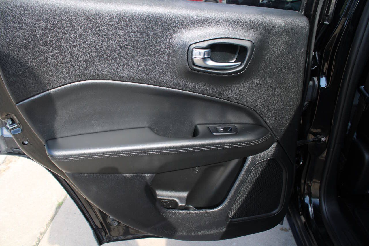 Used 2019 Jeep Compass Latitude AWD/4WD image 13