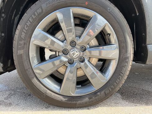 Used 2025 Honda Pilot Sport image 12