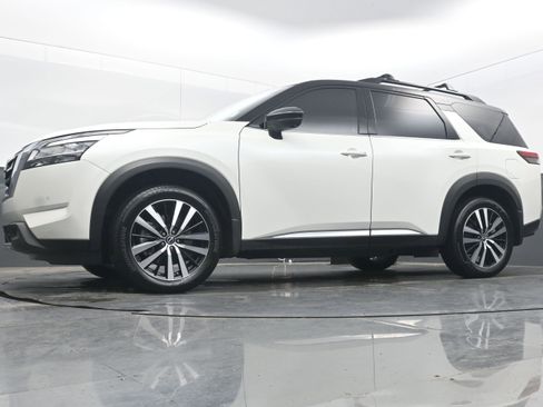 Used 2024 Nissan Pathfinder Platinum image 28