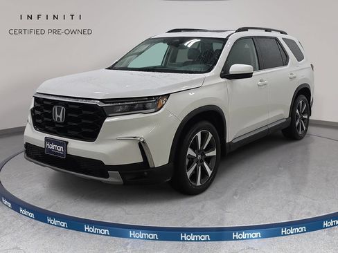 Used 2023 Honda Pilot Touring image 1