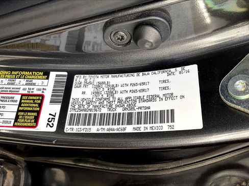 Used 2016 Toyota Tacoma TRD Sport image 34