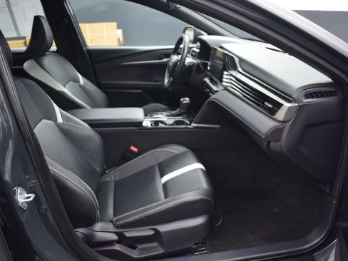 Used 2025 Toyota Camry SE FWD image 10