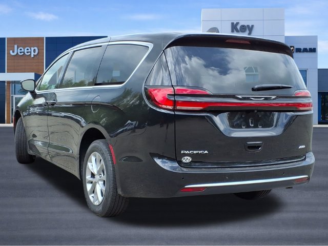 New 2027 Chrysler Pacifica Select AWD/4WD image 5