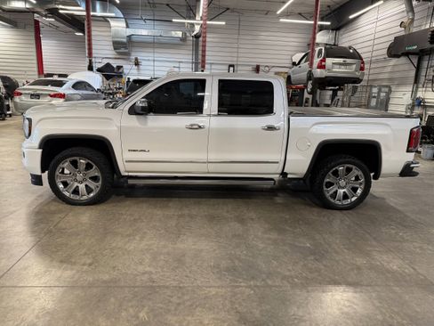 Used 2018 GMC Sierra 1500 Denali w/ Denali Ultimate Package AWD/4WD image 28