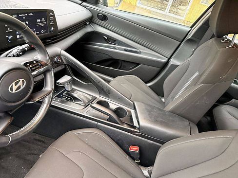 Used 2025 Hyundai Elantra Sport image 9