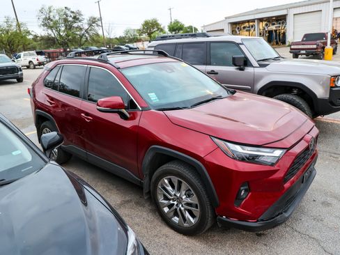 Used 2024 Toyota RAV4 XLE Premium image 7