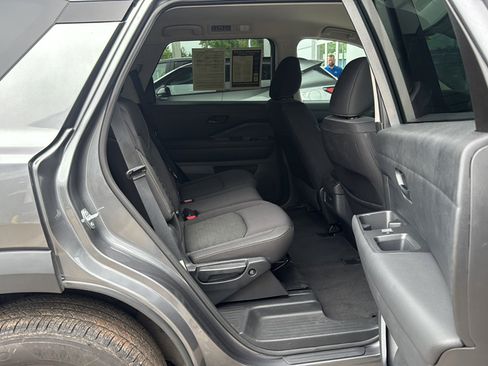 Used 2024 Nissan Pathfinder S AWD/4WD image 18