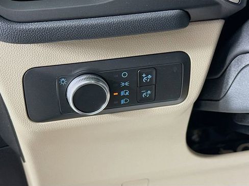 Certified 2020 Ford Escape SE image 10