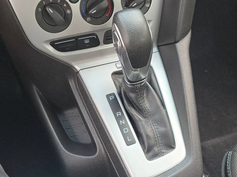 Used 2014 Ford Focus SE FWD image 25