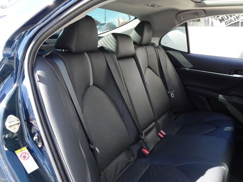 Used 2018 Toyota Camry XSE image 15