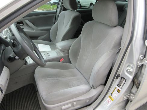 Used 2010 Toyota Camry LE image 20