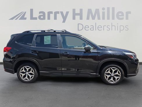Used 2020 Subaru Forester Premium AWD/4WD image 6
