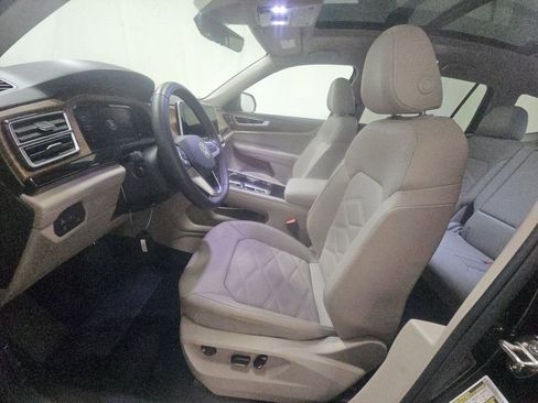 Used 2024 Volkswagen Atlas SE w/ Panoramic Sunroof Package image 4