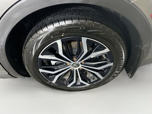 Used 2024 Toyota Crown Limited image 11