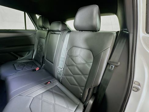 New 2026 Volkswagen Atlas Cross Sport SE image 23